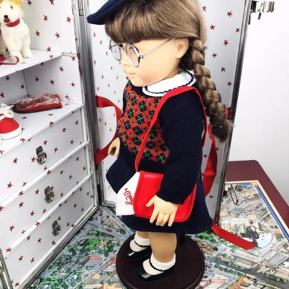 American Girl Pleasant Company Molly McIntire Doll - Picture 6 of 13